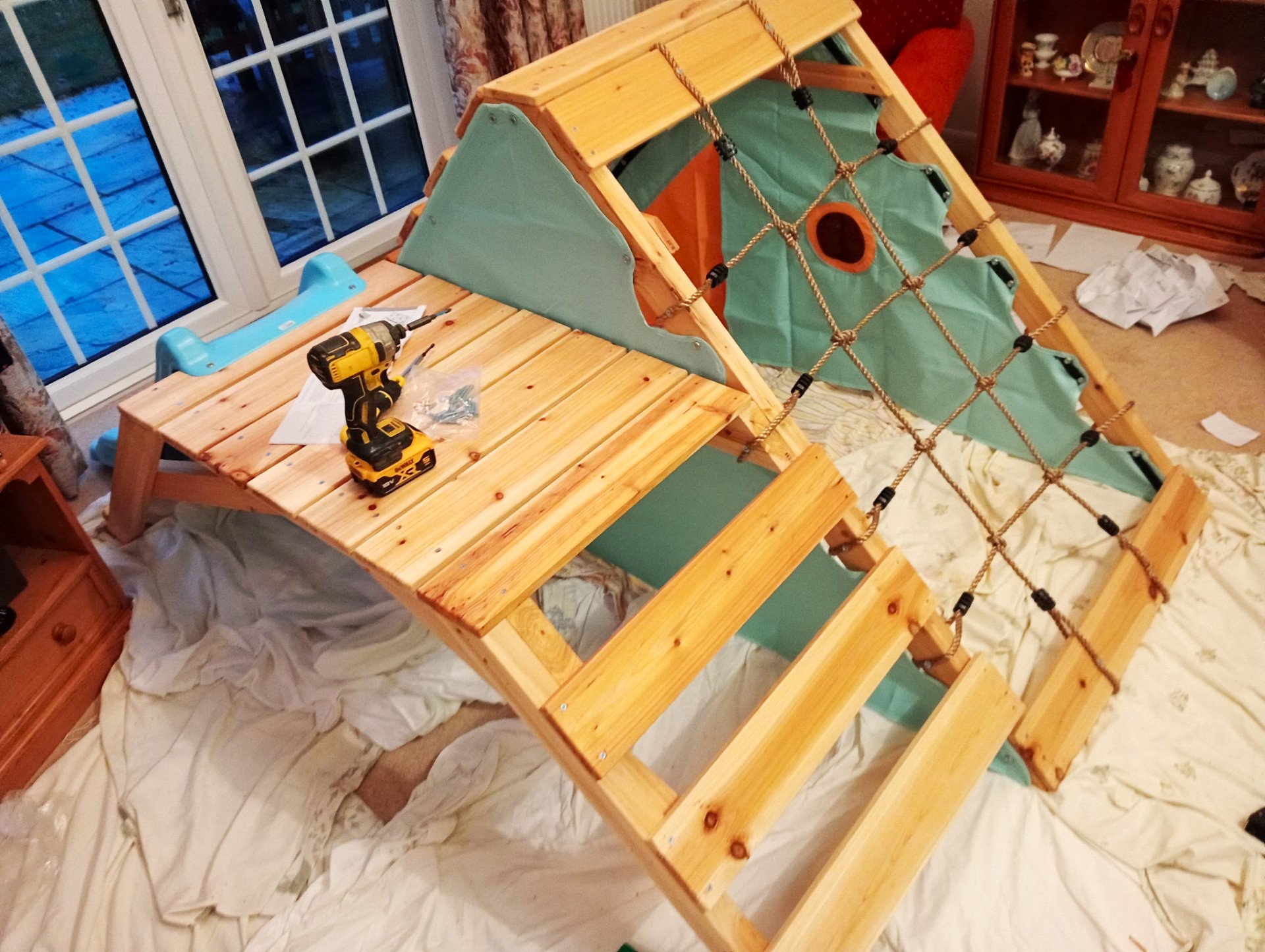 Carpentry & Decorating Services in Hampshire, Surrey & Berkshire